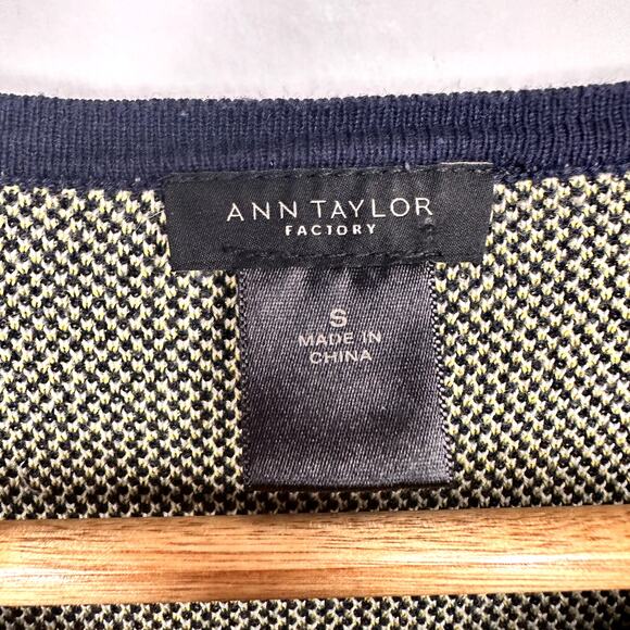 Ann Taylor Factory Zip Up Long Sleeve Floral Sweater Size S Chic Career Office - Picture 6 of 6